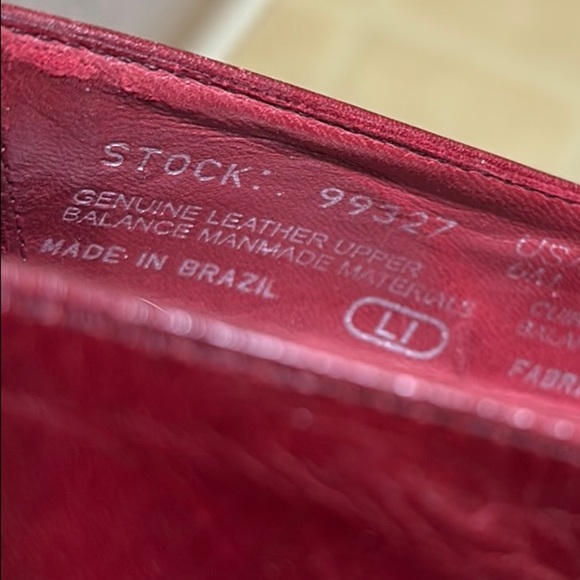 Hush Puppies Burgundy Leather Pumps, size 6M - Picture 8 of 8